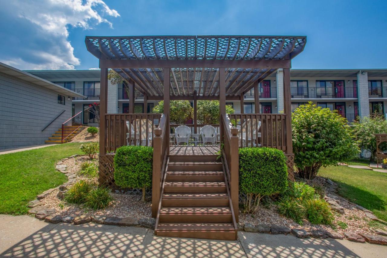Motel Ramada By Wyndham Branson Exterior foto