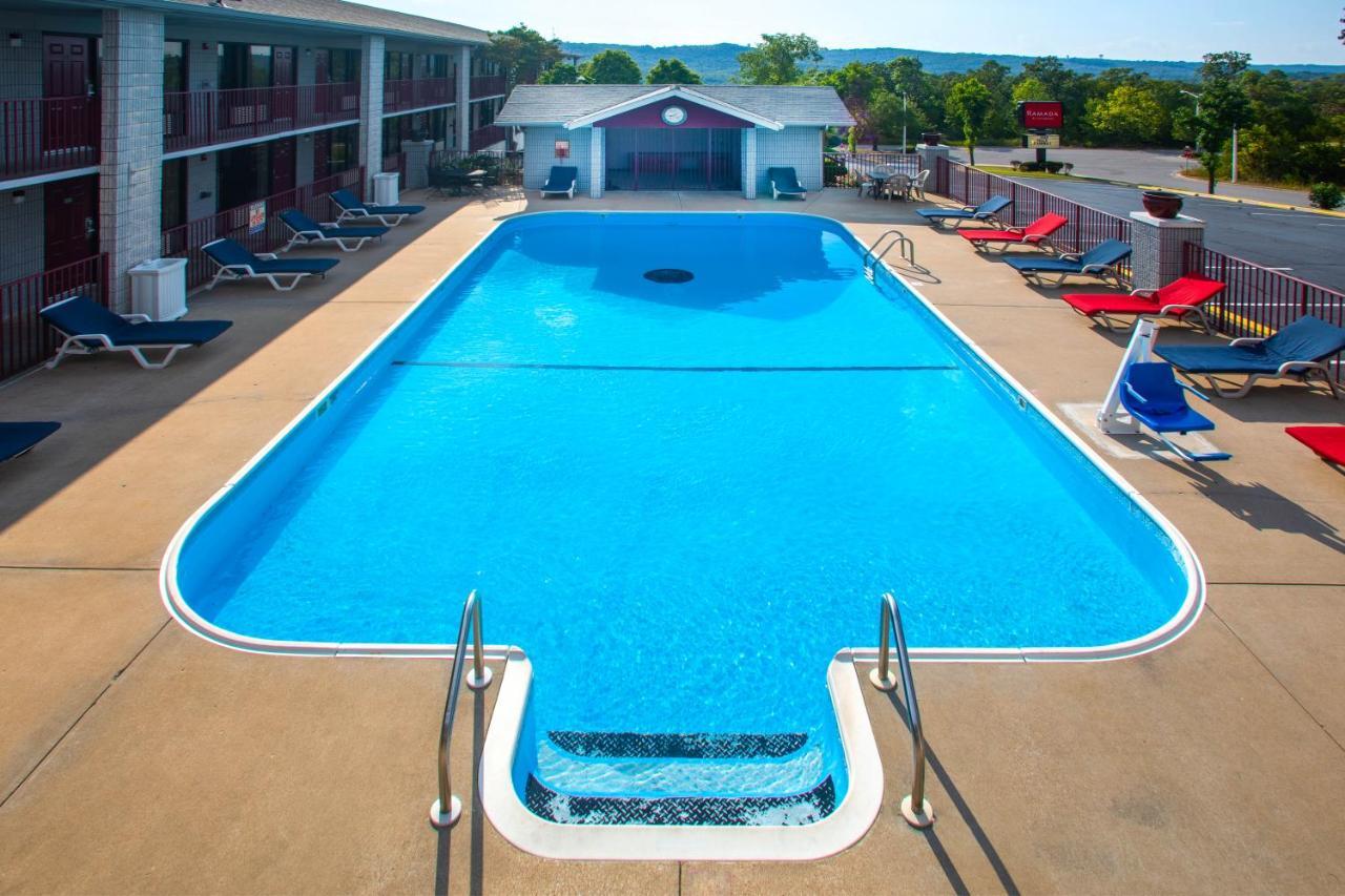 Motel Ramada By Wyndham Branson Exterior foto