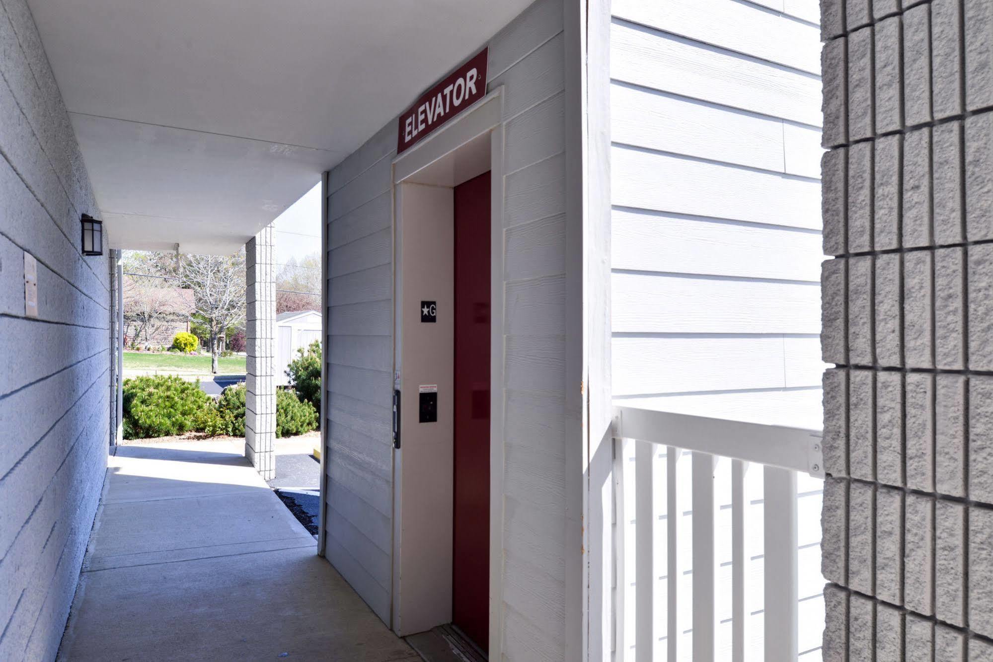 Motel Ramada By Wyndham Branson Exterior foto